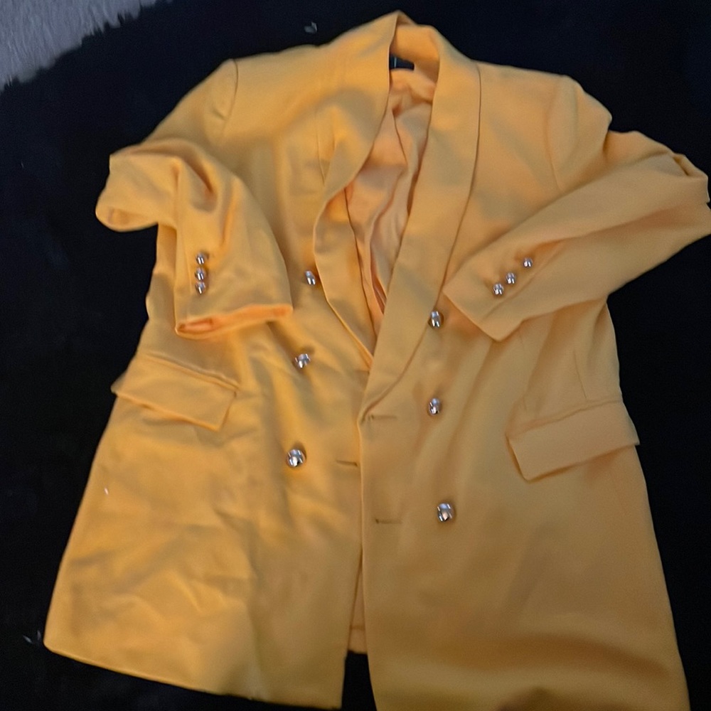 Yellow blazer